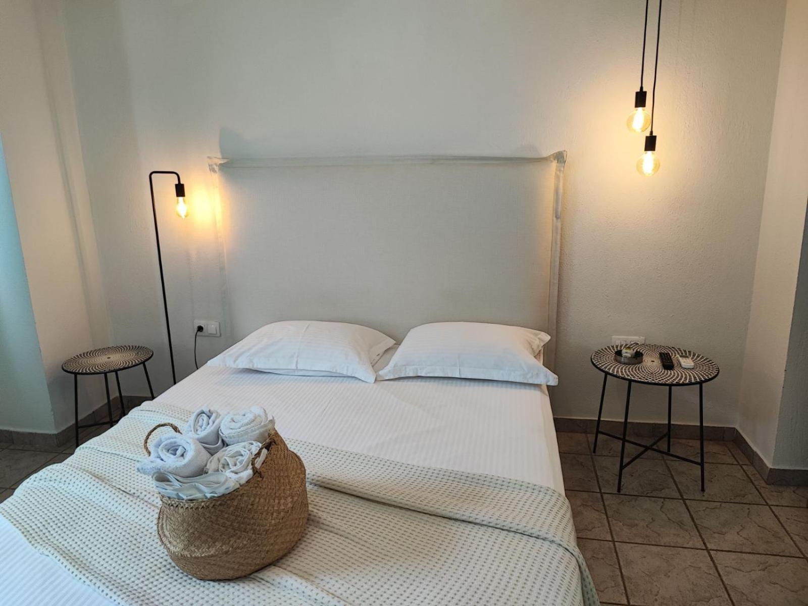 Sivilla Studios Áfitos Chambre photo